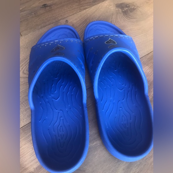 LL Bean Slides - Picture 2 of 4